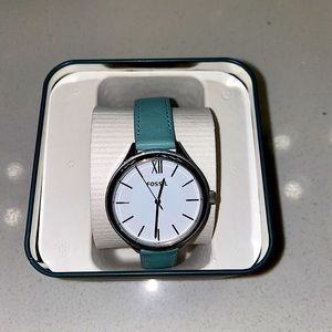 Fosil watch worn once come with box
